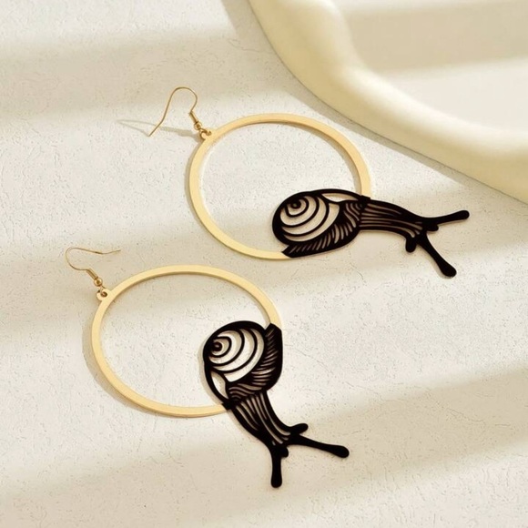 2/$30🌵 Cute Snail Outline Gold Hoop Earrings Linear Hippie Bohemian Unique NEW - Picture 9 of 11